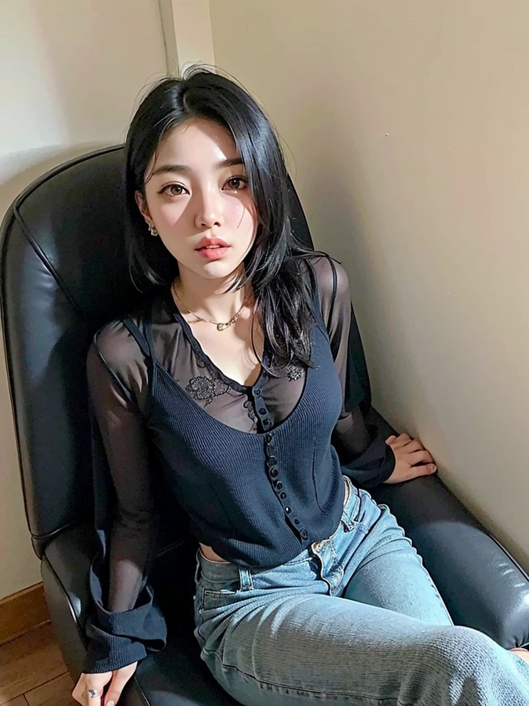 Mujer araffe sentada en una silla con un mando a distancia, muchacha coreana, beautiful south mujer coreana, gorgeous young mujer coreana, heonhwa choe, mujer coreana, beautiful young mujer coreana, usando una blusa, modelo de moda femenina coreana, actriz femenina de corea, korean idol, cruel korean gothic girl, lee ji - eun, Con pelo corto