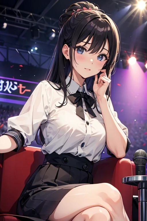 Idol、mature woman、sitting、stage、Get Interviewed