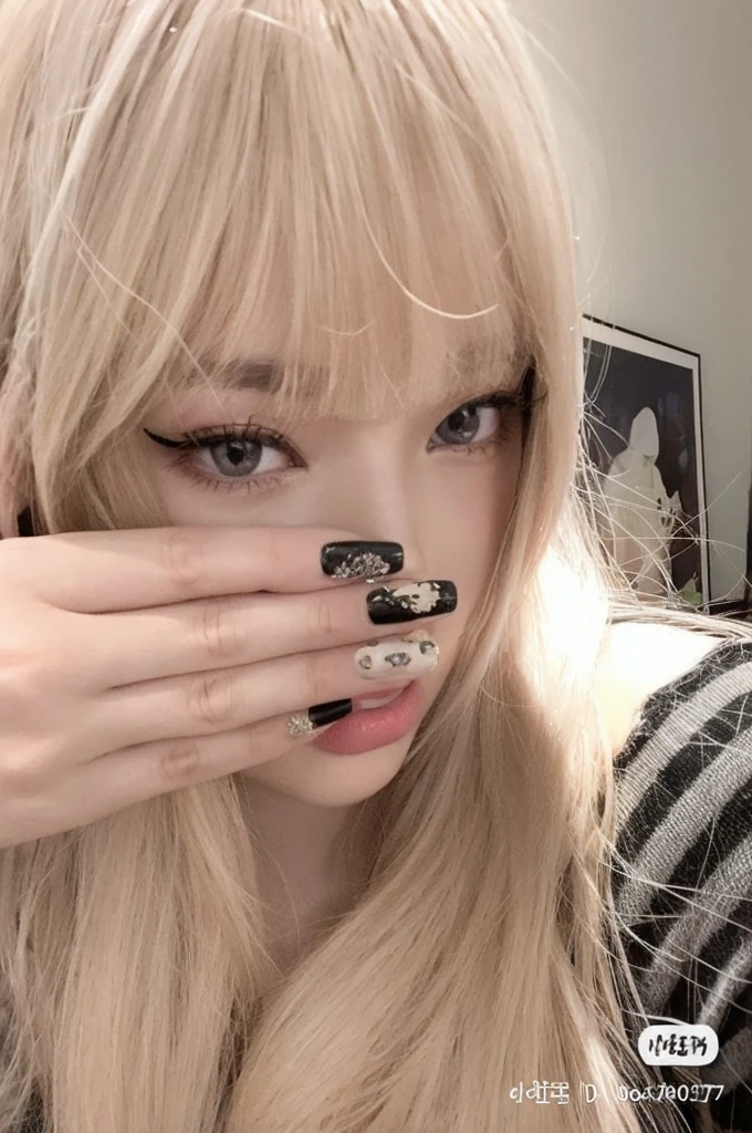 Araffe girl with long blonde hair and black and white nails., Lalisa Manobal, Lalisa Manoban de Blackpink, ulzzang, bella delfina, parque roseanne de blackpink, cruel korean gothic girl, retrato de kim petras, cabello con flequillo blanco, jossi de blackpink, pelo largo y blanco y flequillo, con pelo largo y ojos penetrantes, blackpink Lisa, blackpink Jennie