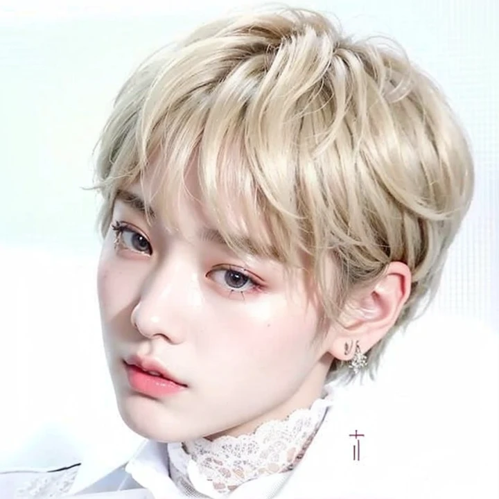 Un primer plano de una persona con corbata y camisa blanca, cai xukun, jungkook, hyung tae, Jimin\his right eyelid is swollen, yoongi de pelo negro, yanjun chengt, taehyung comiendo papas fritas gucci, inspirado en Kun Can, Con pelo corto, Jimin\los labios carnosos, inspirado en Bian Shoumin, pale korean adorable face, Jinyoung Shin