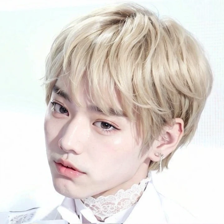 Un primer plano de una persona con corbata y camisa blanca, cai xukun, jungkook, hyung tae, Jimin\his right eyelid is swollen, yoongi de pelo negro, yanjun chengt, taehyung comiendo papas fritas gucci, inspirado en Kun Can, Con pelo corto, Jimin\los labios carnosos, inspirado en Bian Shoumin, pale korean adorable face, Jinyoung Shin