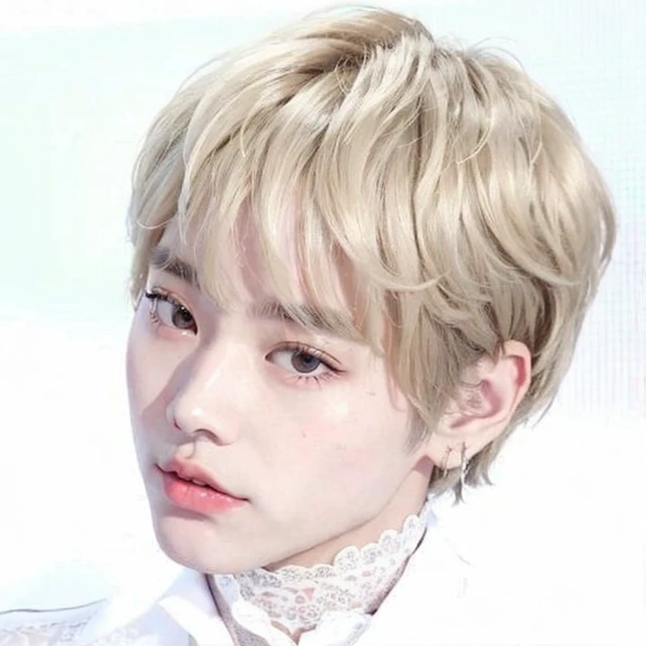 Un primer plano de una persona con corbata y camisa blanca, cai xukun, jungkook, hyung tae, Jimin\his right eyelid is swollen, yoongi de pelo negro, yanjun chengt, taehyung comiendo papas fritas gucci, inspirado en Kun Can, Con pelo corto, Jimin\los labios carnosos, inspirado en Bian Shoumin, pale korean adorable face, Jinyoung Shin