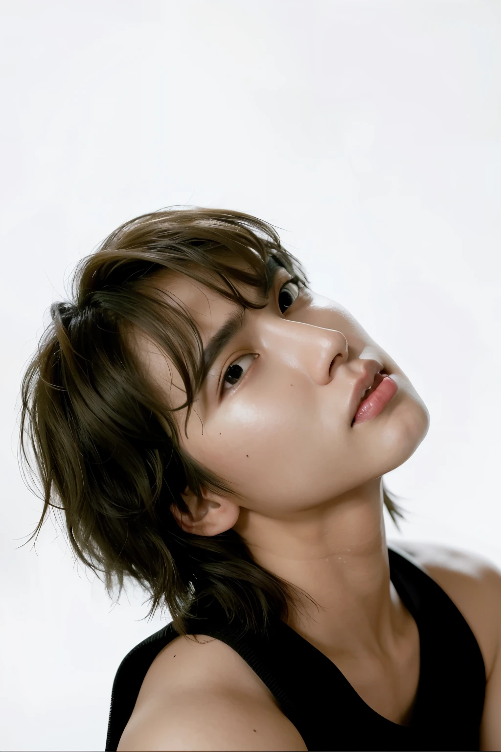 un primer plano de una persona con un top negro y un fondo blanco, Won Bin Lee, cai xukun, steven jung, hyung tae, hyung tae kim, TaeJune Kim, brillante por la lluvia, hong junio hyung, seson yoon, Hyung-tae Kim, Hyung - Tae Kim, Jinyoung Shin, androgynous face, janice cantado, kim hyun joo, pelo largo y rizado