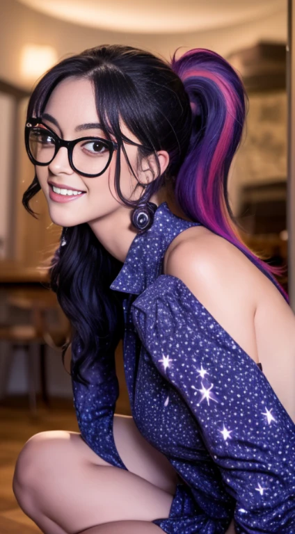 (Obra maestra, La mejor calidad, fotorrealista, Altas Resoluciones, Cinematographer, :1.3), sharp focus, 1 beautiful 16 year old girl , Chica Americana , 16 year old , Modelo hermosa, diafragma, Ojos color morado y pupilas altamente detallados, Piel realista, Forma delgada del cuerpo, escote, cabello extremadamente detallado, They are smiling, sexy, fondo variado , ((realista, super-realistic, realismo, Detalles realistas)) Twilight Sparkle , mlp , gafas de lectura , lindo maquillaje ,labios rojos , cabello largo morado con mechas rosas y lilas, pony tail , cuerpo completo , cuerpo sexy , posando en biblioteca , lindo vestido , viste camisa azul con lineas moradas , minifalda purpura con imagen de estrella , calcetas blancas , mocacines negros , hermosa sonrisa , pose con piernas abiertas