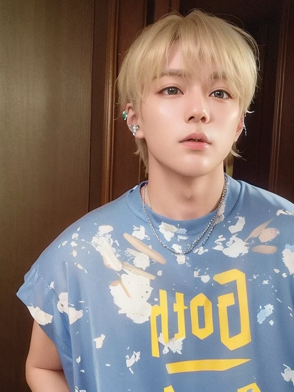 Young arafed man with blonde hair wearing a blue shirt and a chain, kim Taehyung de BTS, V, Taehyung Kim