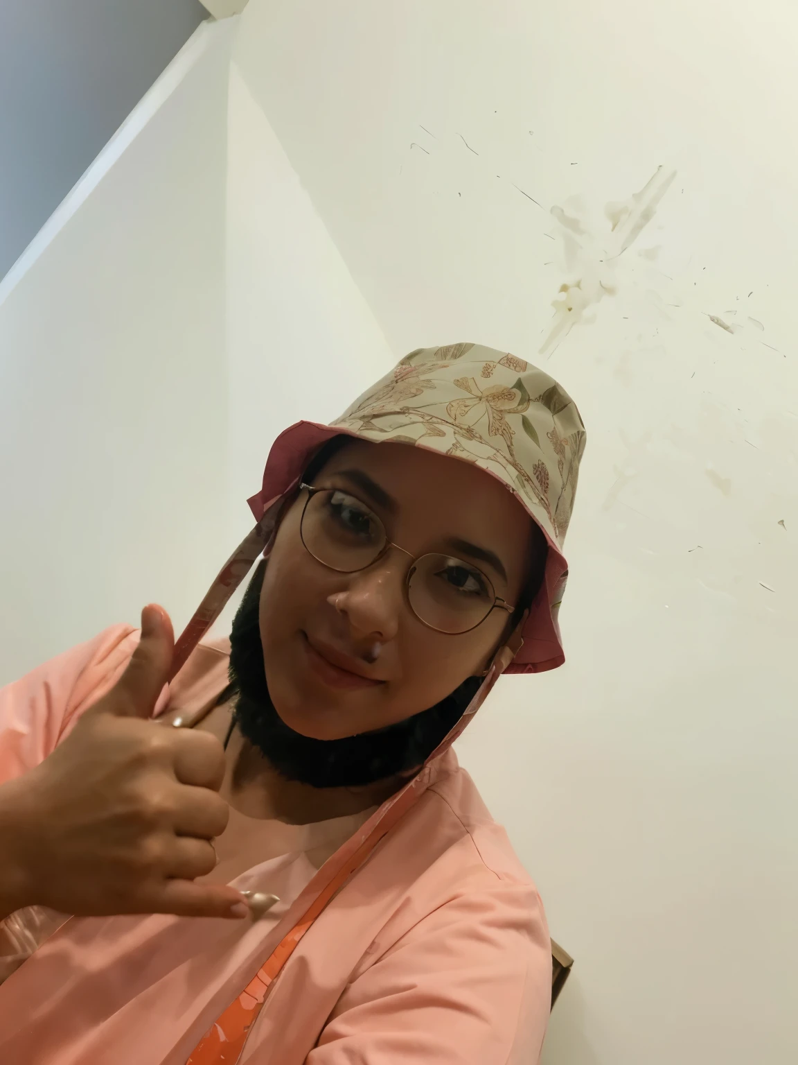Sakura Haruno, ((Sozinho)), Sozinho, noiva, Usando um vestido de noiva branco, Rainha, feliz, ((testa para mostrar)), standing, Entrando na Igreja, cabelo rosa, cabelo curto, Delicado, Jovem, cabelo curto, rosto detalhado, High definition, ((corpo todo)), (Flores ao seu redor), corpo todo, she is a Lindo woman getting married, Rosto com alta qualidade, Lindo, radiante