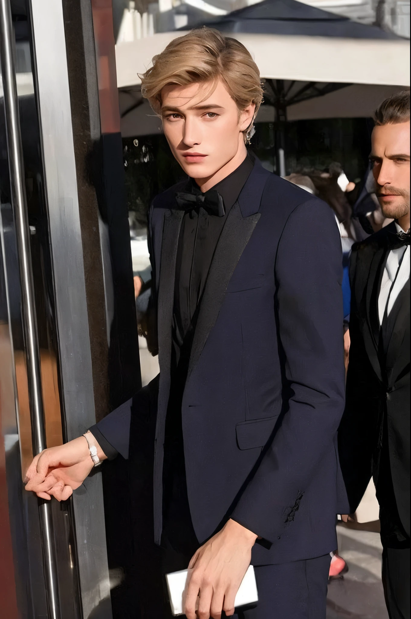 a close up of a man en un traje and tie, bien vestido, se parece a ty sheridan, en un traje ?????, he is wearing a suit, muy guapo, Vistiendo un traje ?????, Usando trajes negros causales, con traje ?????, se ve muy sofisticado, latente, bien vestido, en un traje, beautiful androgynous prince