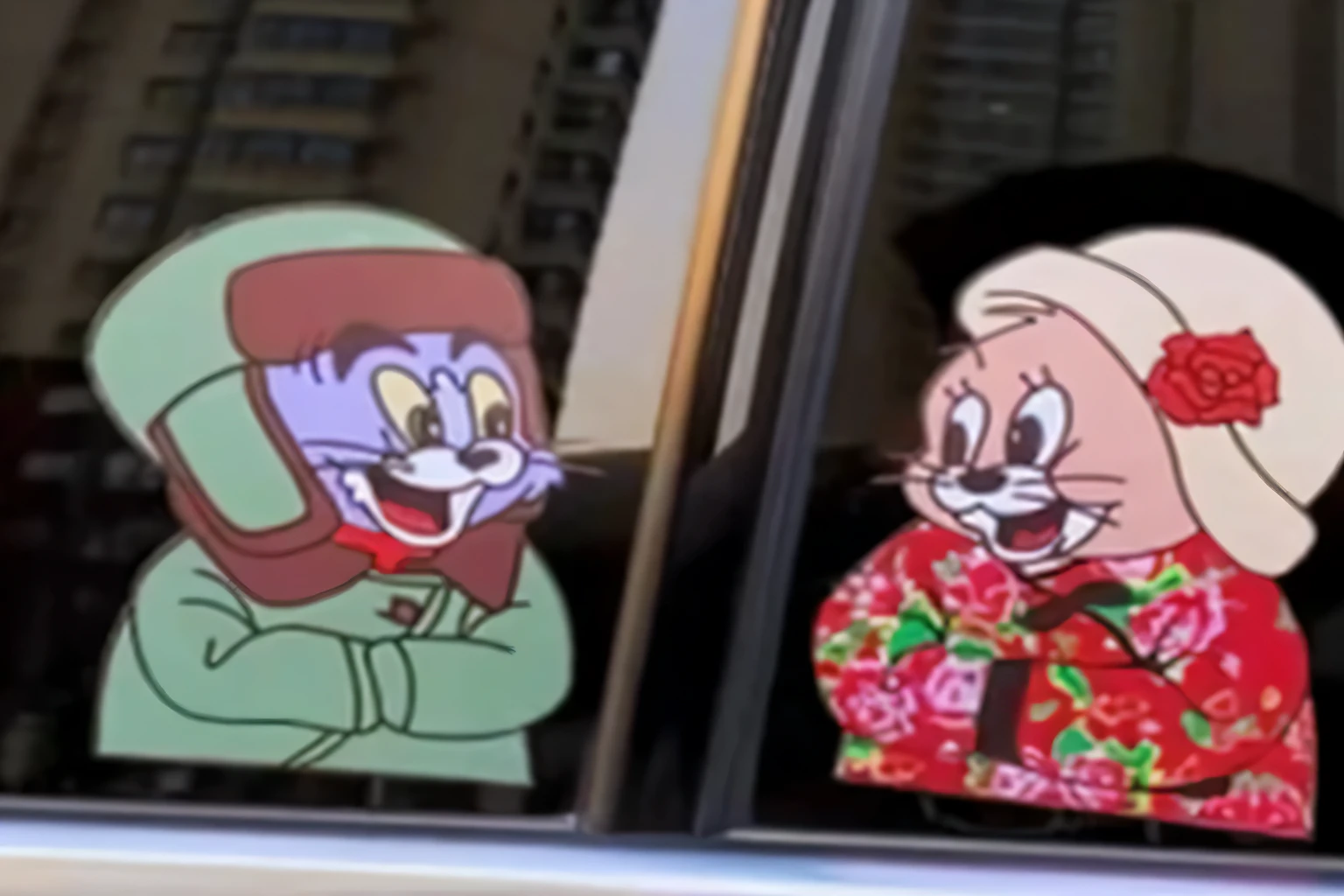 There are two cartoon characters in the car window, cartoon, 1980s cartoons, Tom and Jerry, Chipdale, 1990s cartoons, real-life Tom and Jerry, Cars also have faces, 1 9 6 0 cartoon style, 80s cartoons, 90s cartoons
