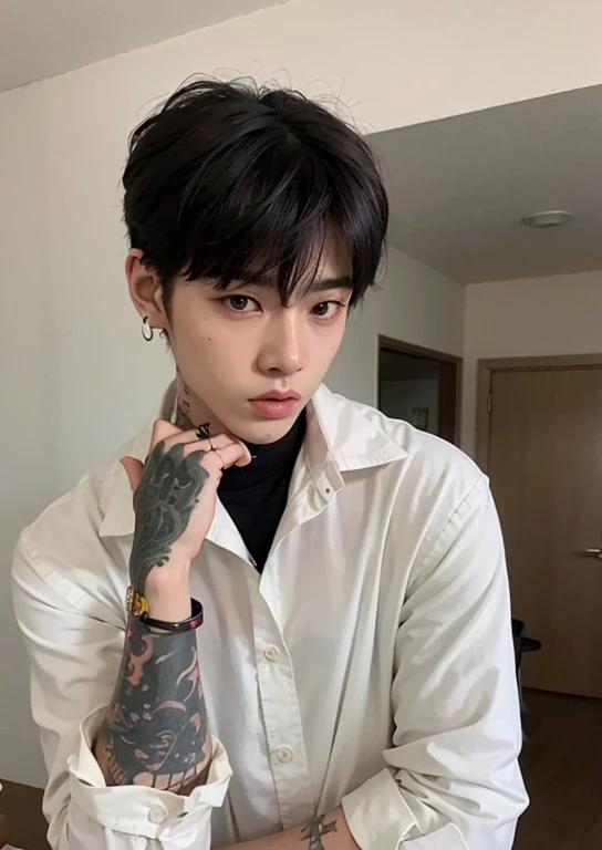 Hombre arafed con tatuajes en los brazos y con los brazos cruzados., kim doyoung, pintar ulzzang, cai xukun, jungkook, TaeJune Kim, yanjun chengt, handsome japanese demon boy, tumblr, 1 7--old  with a thin face, Jinyoung Shin, inspirado en Bian Shoumin, inspirado en Yanjun Cheng, hyung tae