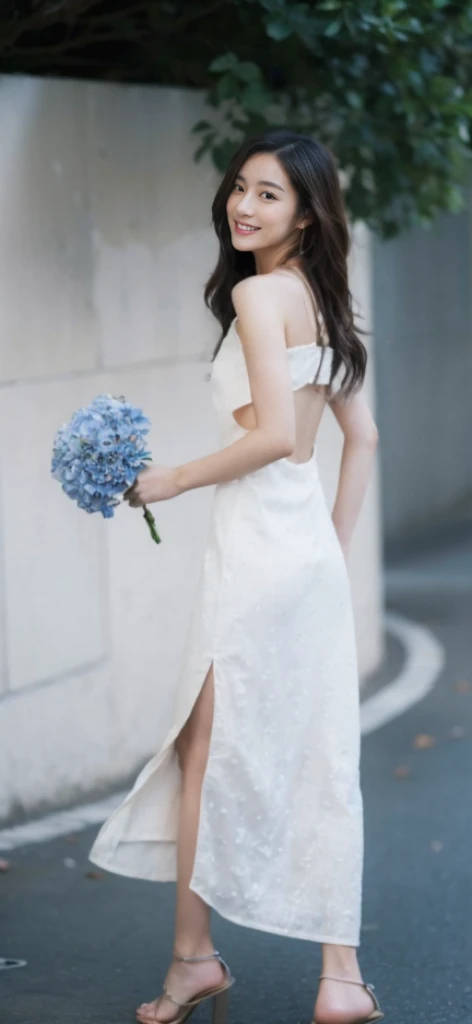 (on the table, best quality, realistically, Super detailed, meticulous, high resolution, 8k wallpaper), Close-up portrait of a beautiful woman, Chariada, smiling, light brown messy hair, Perfect dynamic composition, 美丽meticulous的眼睛, Just like the cover of a fashion magazine, on campus