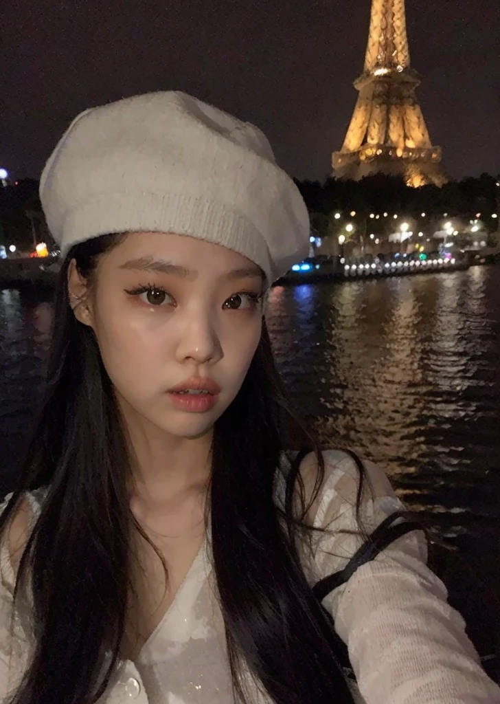 Kim Jennie in a white shirt and hat in front of a river, Kim Jennie, em Paris,Blackpink Jennie, Jennie, estacionar a partir de-min, Jennie Kim, Blackpink Jennie, Ulzzang, Kim Jennie, with hat, blackpink jennie, Jennie Kim