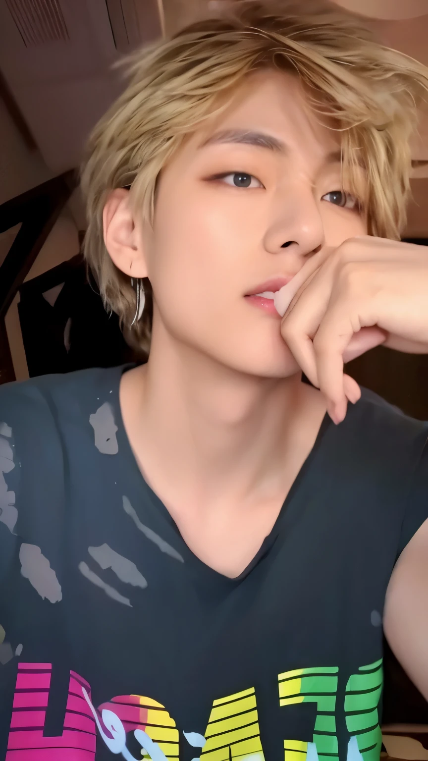 Taehyung from Bts, fotorrealista, ultrahd, blond man