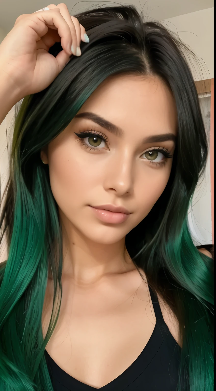 25 year old woman , influencer, pelo rubio largo, ojos verdes