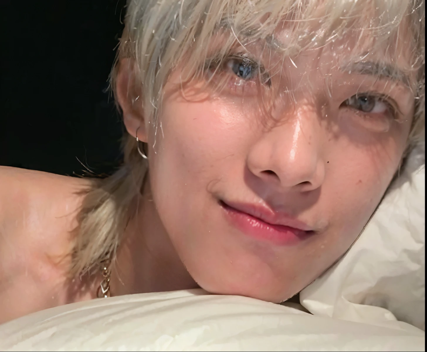 there is a man that is sitting down with a cell phone, Shinji, Marcos Lee, hyung tae, Kim Doyoung, inspirado em jeonseok lee, Hong junho hyung, adorable and pale korean face, taejune kim, lindo chad queixo, inspirado em Kim Myeong-guk, Shin Jeongho, Jimin\the right eyelid is swollen Kim taehyung, rosto grande, 30 anos, barba pequena, bravo, chateado, sorridente