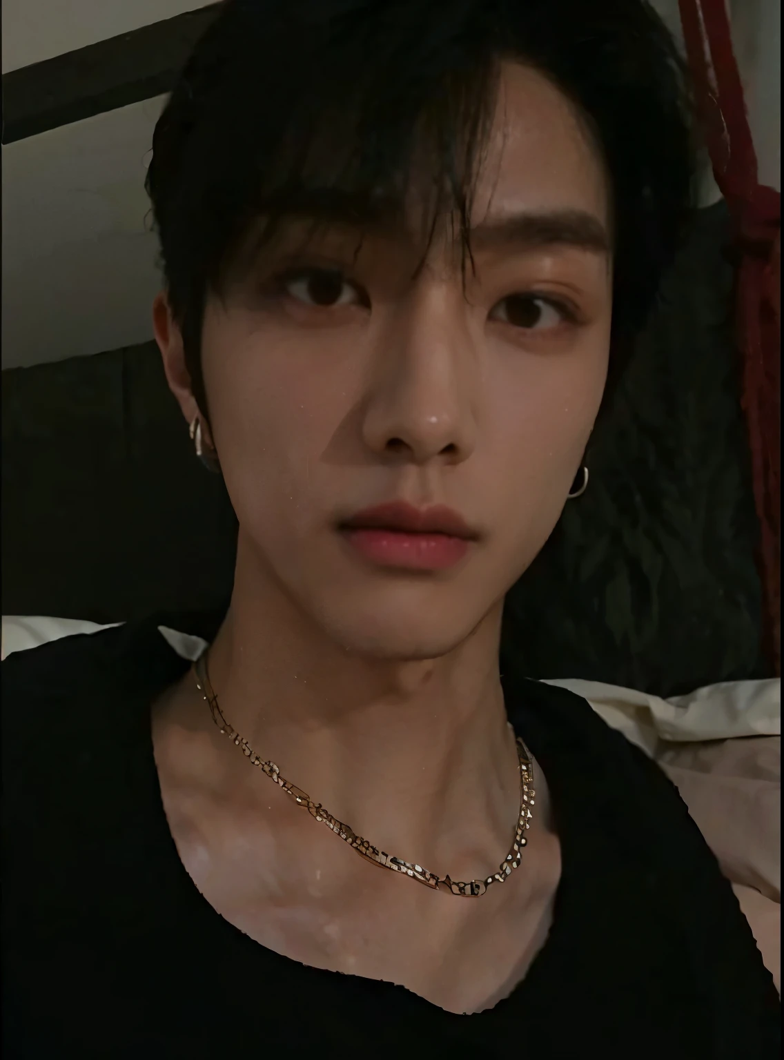 there is a man that is sitting down with a cell phone, Shinji, Marcos Lee, hyung tae, Kim Doyoung, inspirado em jeonseok lee, Hong junho hyung, adorable and pale korean face, taejune kim, lindo chad queixo, inspirado em Kim Myeong-guk, Shin Jeongho, Jimin\the right eyelid is swollenKim taehyung, rosto grande, 30 anos, barba pequena, bravo, chateado, sorridente