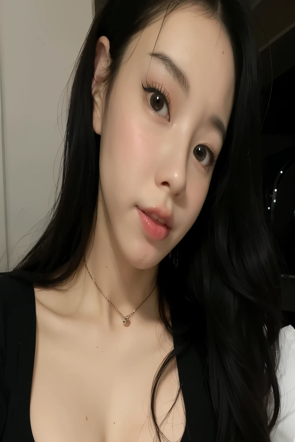 Un primer plano de una mujer con cabello largo con una blusa negra, joven y adorable rostro coreano, hermosa joven coreana, ulzzang, beautiful asian girl, hermosa mujer surcoreana, chica linda-cara-fina, hermoso rostro estetico, hermosa joven coreana, muchacha coreana, maquillaje coreano popular, Young cute pale asian face, Southeast Asian with round face, suzy miss a