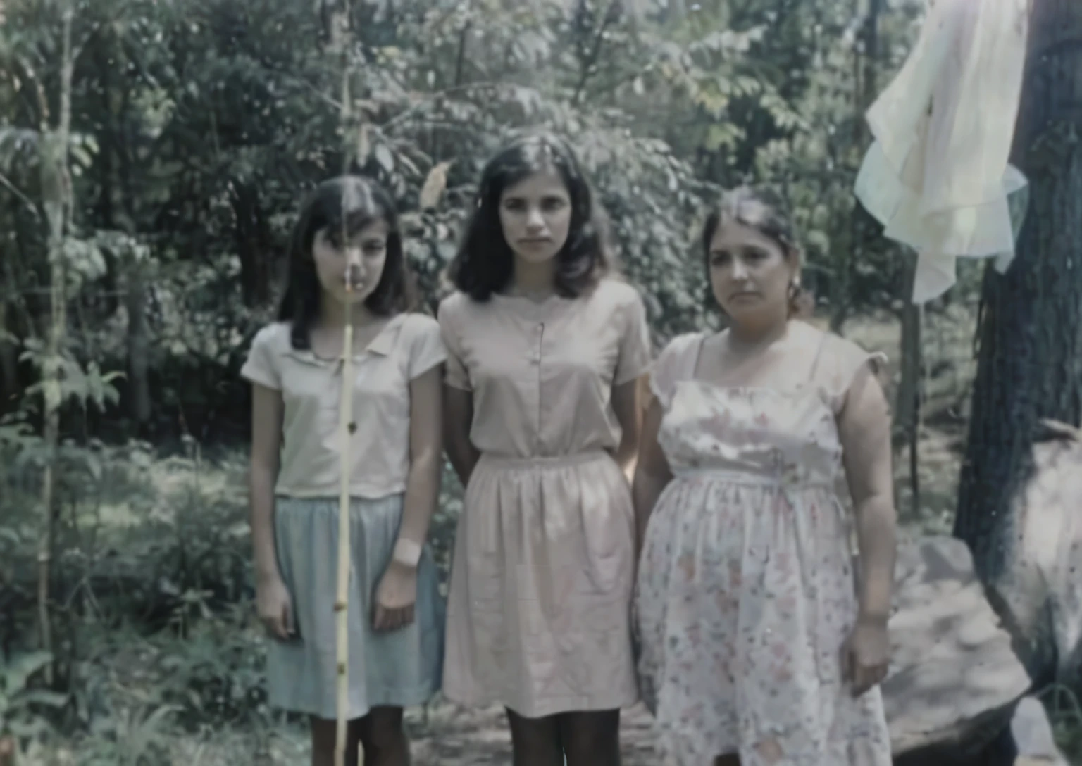 There are three women standing in a forest with trees.., grainy Damaged photo, foto perdida, viejo cuadro, Foto muy conocida, cursed photography, Damaged photo, Finales 1 9 6 0's, Foto vieja, 13歳, foto historica, Foto 1960, Taken in the early 1960s, very Foto vieja, Foto viejagraph, historical image