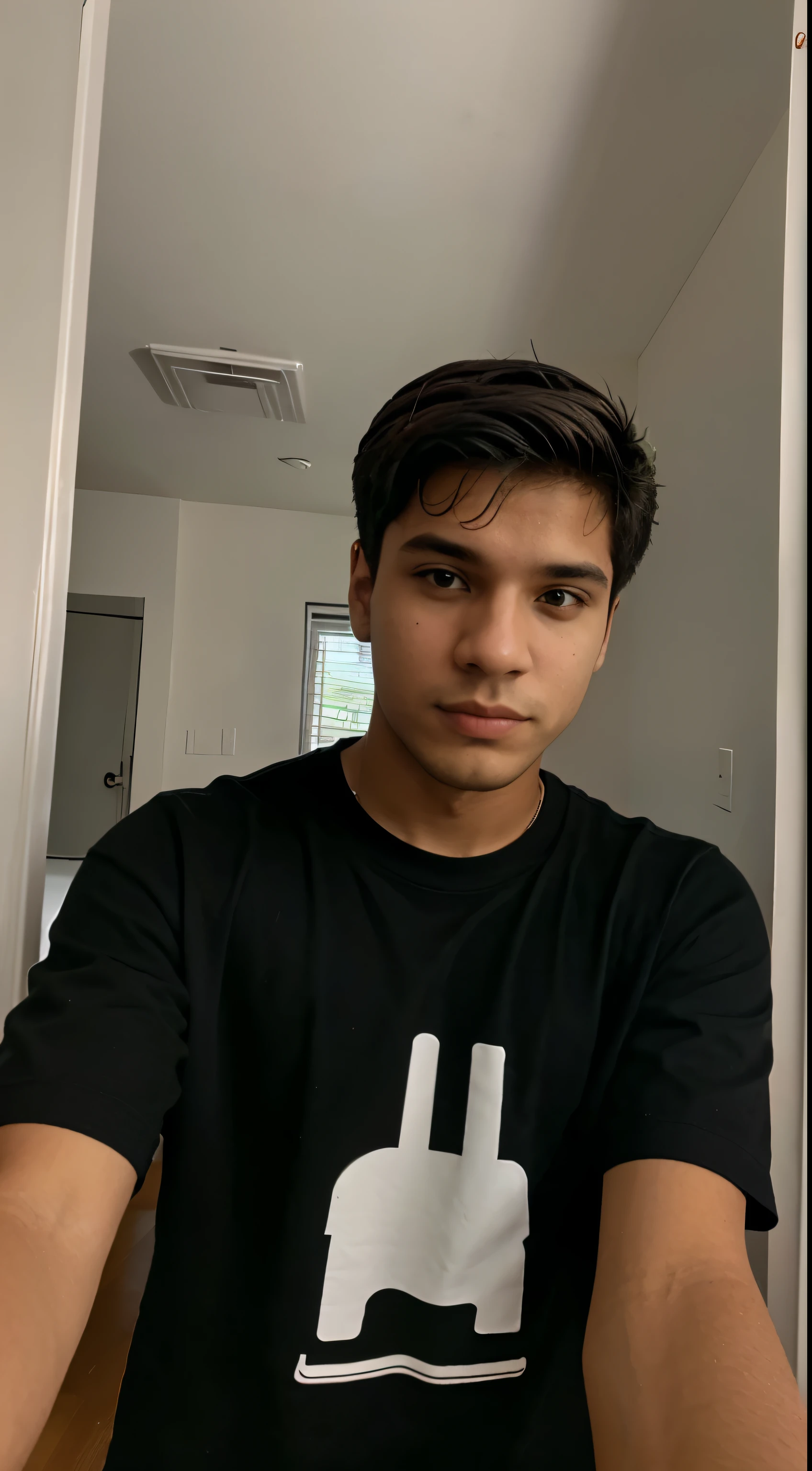 Menino de 19 anos, camisa preta, shot preto, novo, na sua casa, sefie no espelho, selfie, iphone , iphone 11, iphone pro max, menino novo,19 , 19 anos, selfie.