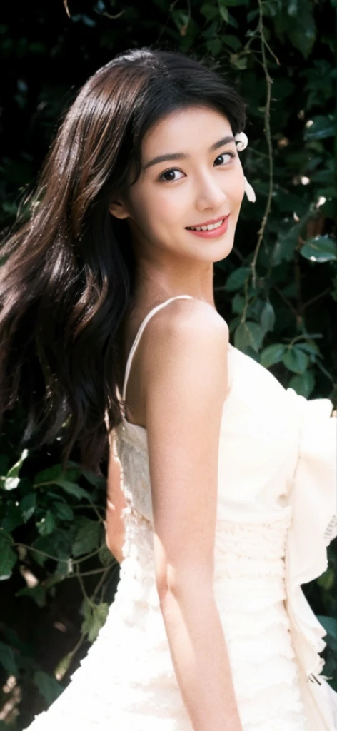 ((Masterpiece, Top image quality, high resolution、alone、shiny skin))(on the table, best quality, actual, super detailed, meticulous, high resolution, 8k wallpaper), Close-up portrait of a beautiful woman, Chariada, smiling, light brown messy hair, Perfect dynamic composition, 美丽meticulous的眼睛, Just like the cover of a fashion magazine, on campus