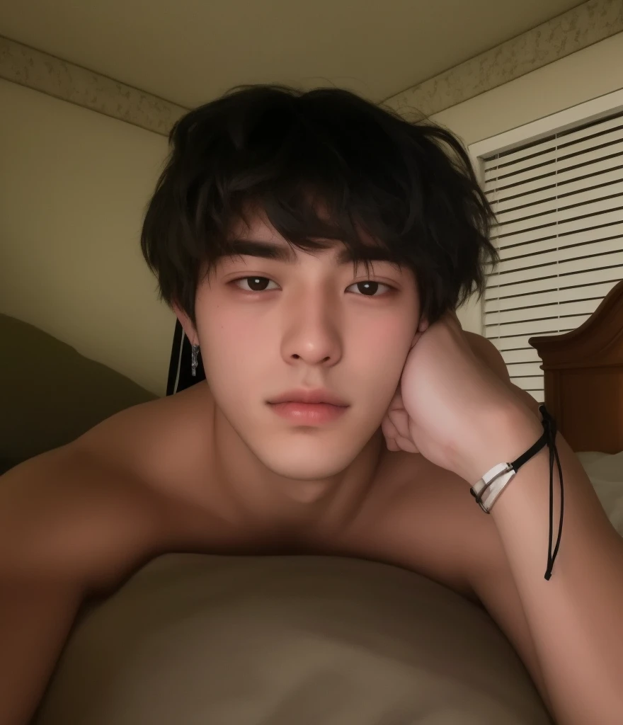 hay un hombre acostado en la cama con el brazo en la cabeza, 18 years, tommy 16 years old, 16 years old, androgynous face, taken in the early 2020s, 22 years, foto de perfil, 21 years, cara perfecta y chico, foto de perfil, 1 7-year-old boy with a thin face