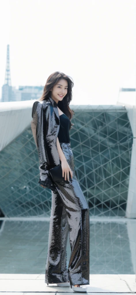 ((Masterpiece, Top image quality, high resolution、alone、shiny skin))(on the table, best quality, actual, super detailed, meticulous, high resolution, 8k wallpaper), Close-up portrait of a beautiful woman, Chariada, smiling, light brown messy hair, Perfect dynamic composition, 美丽meticulous的眼睛, Just like the cover of a fashion magazine, on campus