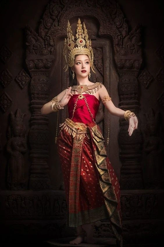 ชุดไทยฉากหลังสีระเบิด