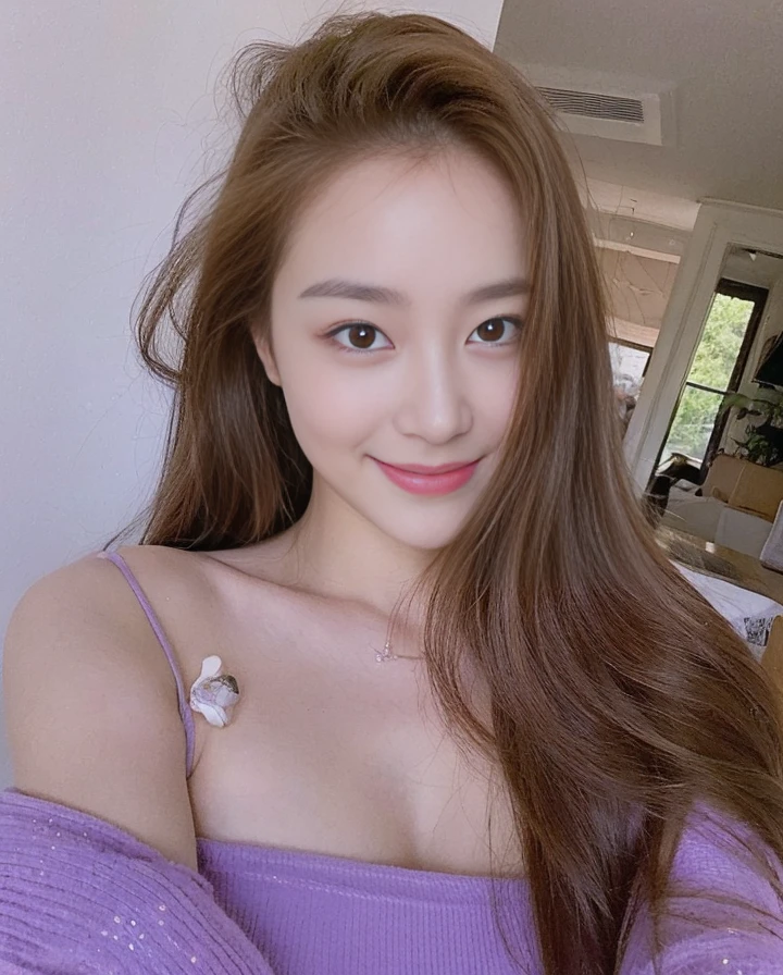 ((Masterpiece, Top image quality, high resolution、alone、shiny skin))(on the table, best quality, actual, super detailed, meticulous, high resolution, 8k wallpaper), Close-up portrait of a beautiful woman, Chariada, smiling, light brown messy hair, Perfect dynamic composition, 美丽meticulous的眼睛, Just like the cover of a fashion magazine, on campus