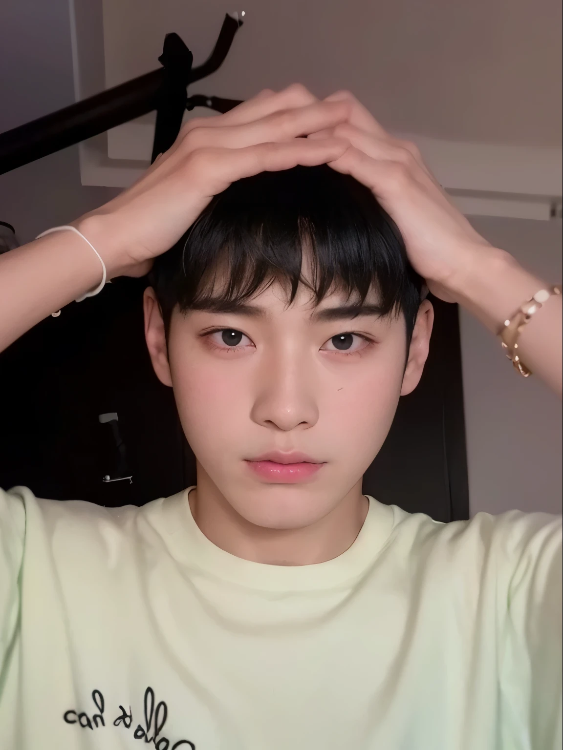There's a ??? with headphones on and a pink sweater, ulzzang, Ulzzang masculino, Wan adorable cara coreana, Cai Xukun, kanliu666, Jinyoung Shin, Ruan lindo vtuber, Kim Doyoung, Chiho, e-chica, E - Chica, Jung Jaehyun, Jaeyeon Nam, Sakimichan