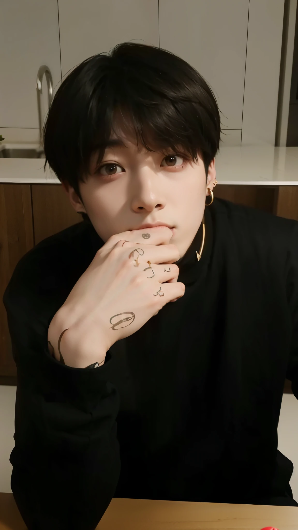 Hombre arafed con un tatuaje en la mano sentado en una mesa, jungkook, kanliu666, cai xukun, Jinyoung Shin, TaeJune Kim, hyung tae, kim doyoung, with index finger, foto de perfil, por Maestro Kanbun, taken in the early 2020s, hong junio hyung, ❤🔥🍄🌪