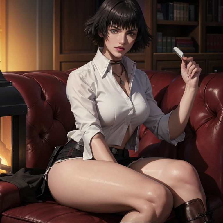 Hermosa mujer de cabello negro corto sentada en sofa camisa blanca con escote chorts de cuero morado botas rojas en oficina de dante de dmc 5 cara feliz con pizza de n su mano 