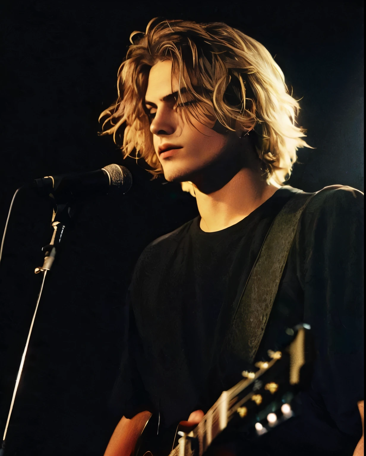 Arafed man with a guitar and a microphone in front of a microphone., Kurt Cobain, Ville Valo, Thom Yorke edad 2 5, Johnny depp, Hayden Christensen, river in front of him, Frank Dillane, junto al mar, inspirado por Kurt Trampedach, inspirado en Max Gubler, Johnny, tocando la guitarra en el escenario, finales de los 90, ejecutando