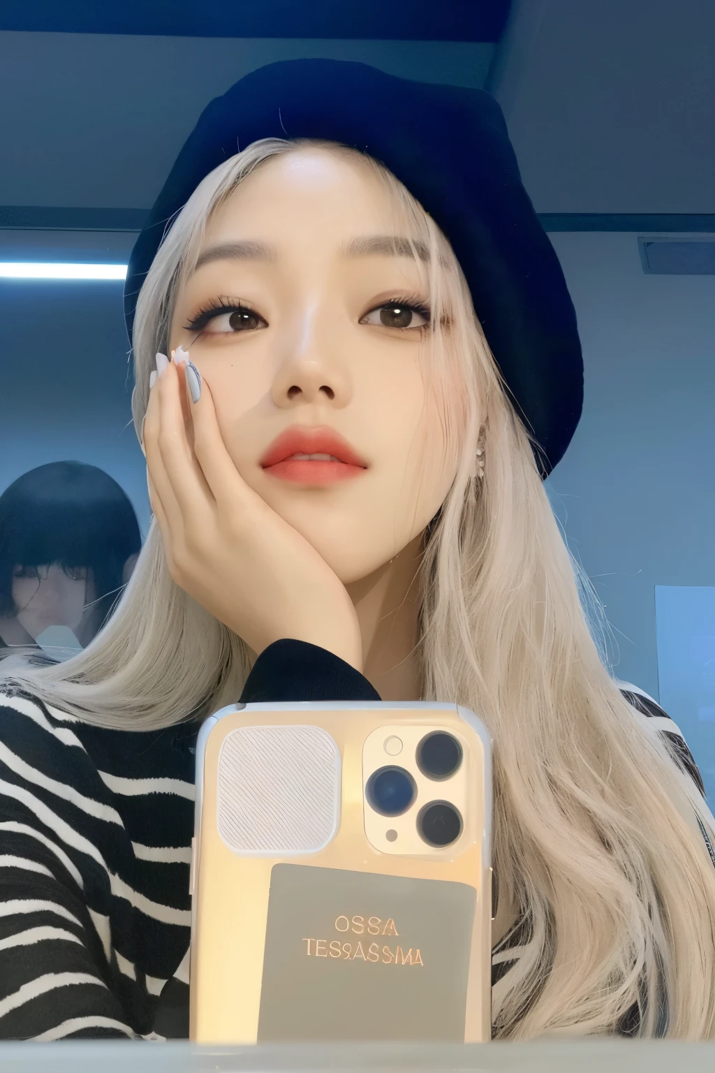 um close de uma pessoa segurando um telefone celular perto de um espelho, roseanne park of rosa negra, jossi of rosa negra, portrait of jossi of rosa negra, lalisa manoban of rosa negra, Lalisa Manobal, rosa negra jennie, her hair is white, jisoo from rosa negra, jisoo of rosa negra, Ulzzang, rosa negra, Jimin\the full lips