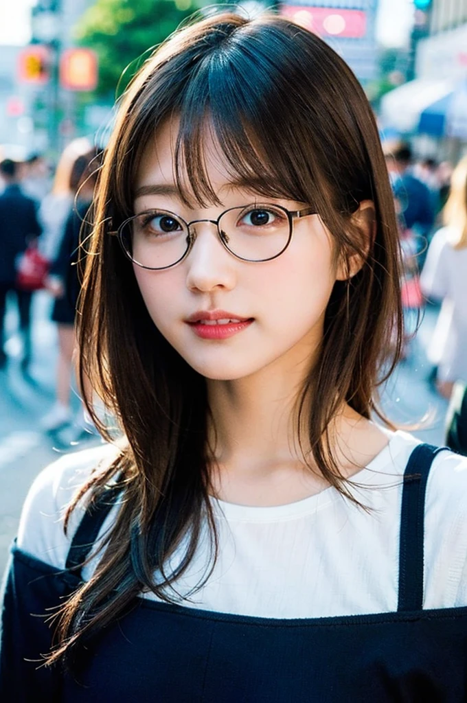 (8K、Raw photo、highest quality、masterpiece:1.2)、(realistic、Photoreal:1.37)、super detailed、Super high resolution、1 girl、see the beholder、beautiful and detailed face、laughter、narrow、(slim waist) :1.3)、blancheTshirt、Beautiful and smooth skin、skin texture、floating hair、professional lighting、in the street、rim glasses、human body as a whole、brown hair