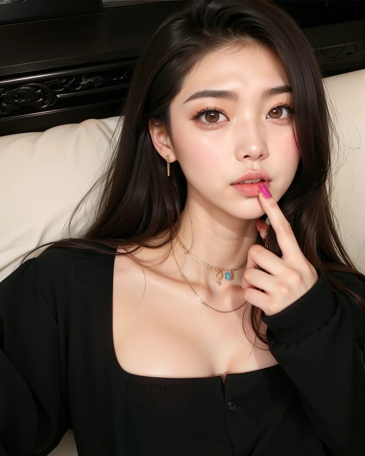 There is a woman with a necklace around her neck posing for a photo, linda mulher Coreano jovem, cruel korean goth girl, Ulzzang, Mulher sul-Coreano bonita, Coreano, mulher Coreano jovem bonita, Heonhwa Choe, Jinyoung Canela, Clear, high-quality lips, maquiagem Coreano popular, maquiagem sul-Coreano popular, Retrato de Jossi do Blackpink