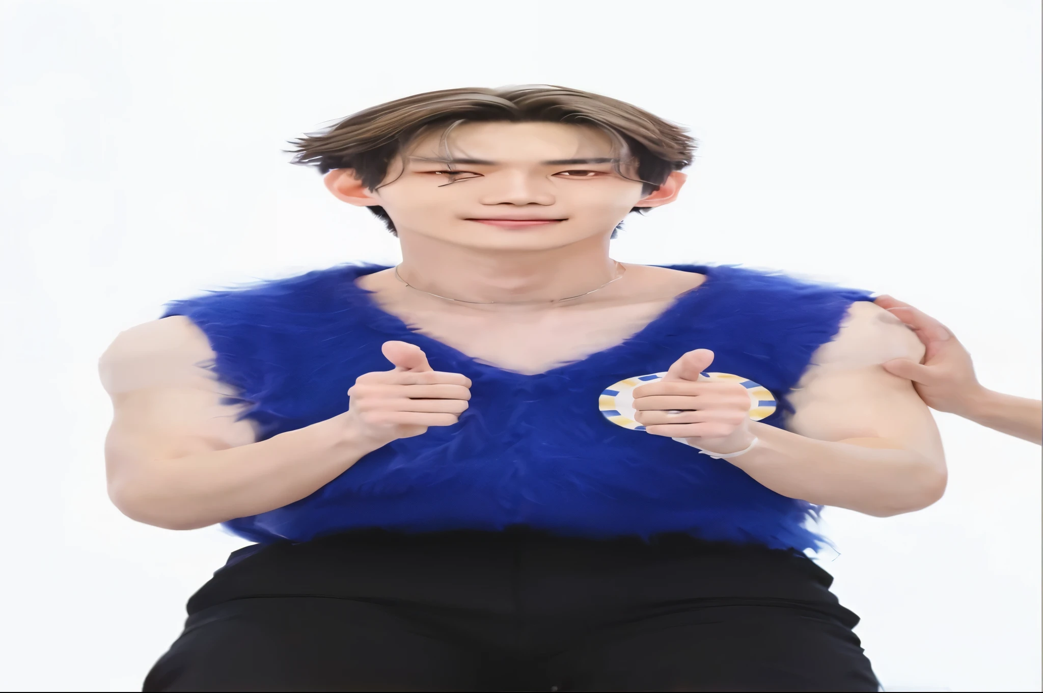 homem arafiado com colete azul fazendo sinal de positivo, cai xukun, xqc, Kim Doyoung, Wonbin Lee, Jinyoung Shin, Jung Jaehyun, inspirado em Bian Shoumin, hyung tae, Heise Jinyao, Sha Xi, sakimichan, xianxia de corpo inteiro, dez lee, taejune kim, Yanjun Chengt