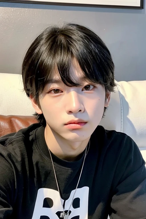 ((melhor qualidade)), ((obra de arte)), (detalhado), perfect faceArafed man in black shirt sitting on a sofa, Jungkook, Kim Doyoung, Jimin\the right eyelid is swollen, Wan lovely Korean face, taejune kim, com o mesmo penteado, 1 7 anos - idade de rosto fino, He grabs your bangs with one hand, short hair on top of the head, hyung tae