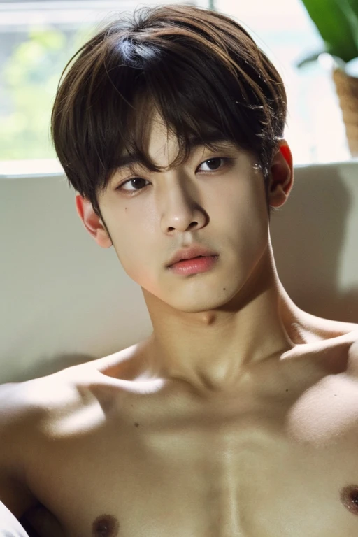 ((melhor qualidade)), ((obra de arte)), (detalhado), perfect faceArafed shirtless man sitting on a sofa, Jungkook, Kim Doyoung, Jimin\the right eyelid is swollen, Wan lovely Korean face, taejune kim, com o mesmo penteado, 1 7 anos - idade de rosto fino, short hair on top of the head, hyung tae
