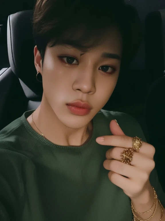 Foto de uma mulher com um anel no dedo, Jimin\the full lips, Jimin\the right eyelid is swollen, park Jimin, Jimin\o nariz grego, Jimin, accurate Jimin face, BTS, Prince, lindo, androgen