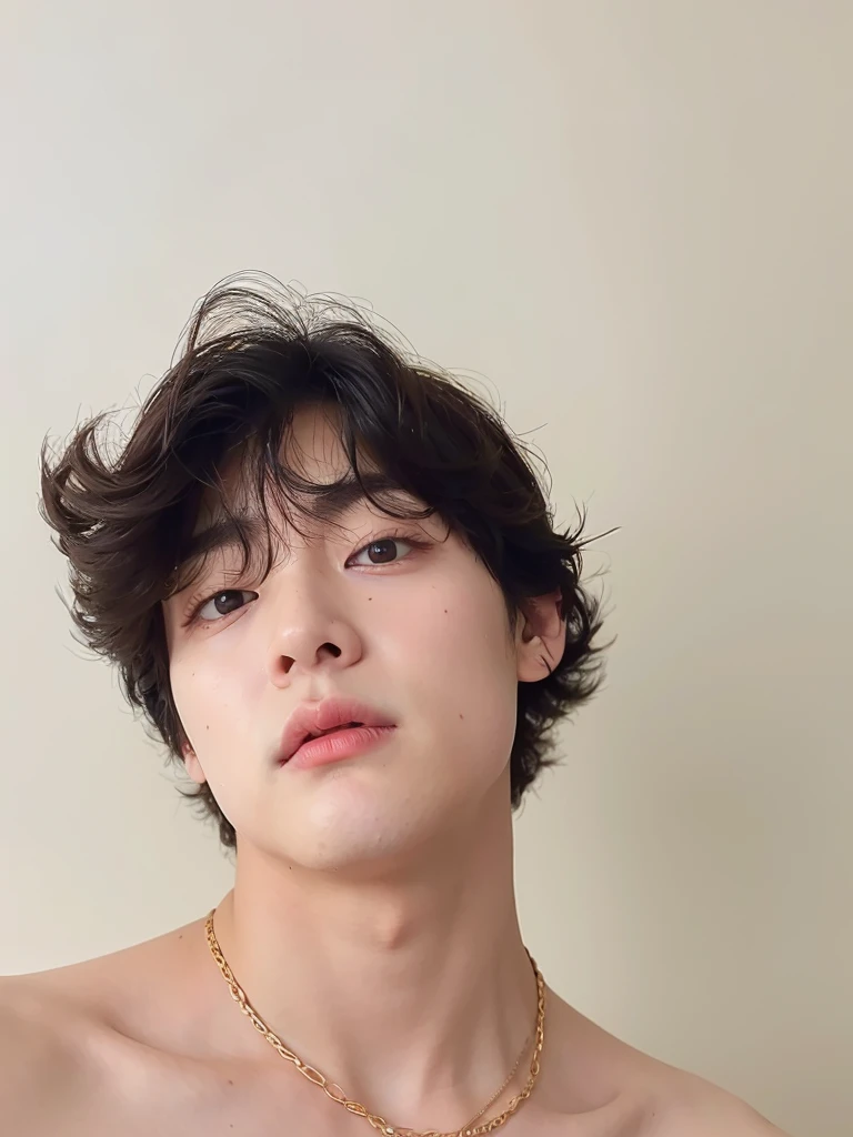 Homem com um colar e uma camisa ao posar para uma foto, inspirado em kim taehyung, hyung tae, Yanjun Chengt, Kim taehyung, adorable and pale korean face, rosto bonito, rosto bonito and beautiful face, rosto perfeito e garoto, inspirado em Yanjun Cheng, Jimin, Hong junho hyung, taehyung kim, young lovely korean face