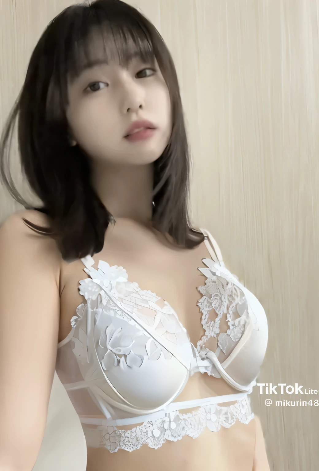 Pure white bra。