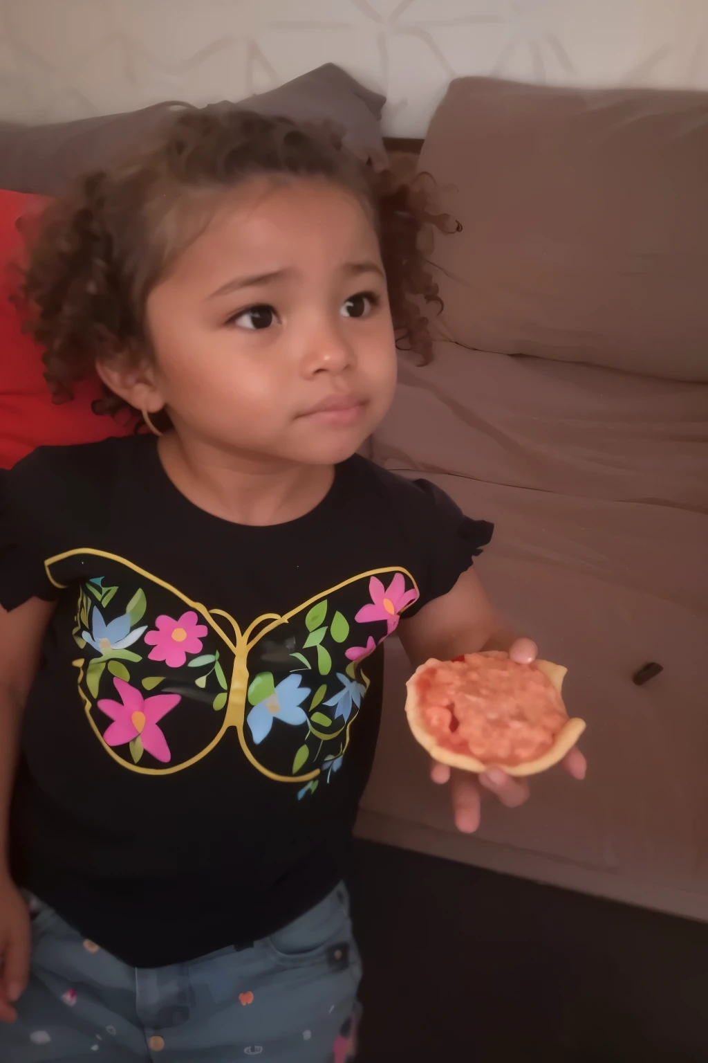 there is one who is holding a piece of pizza, wearing a melon, she is eating a peach, 2 anos de idade, jovem africana de pele clara, Violeta Myers, 1614572159, comer frutas podres, melancia, delicioso, material is!!! melancia!!!, fazendo um lanche, she is easting a peach, Senhora deslumbrante transformar a em menino brincando com um carrinho