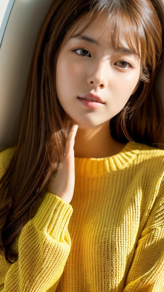 A woman wearing a lemon yellow sweater、long sleeve