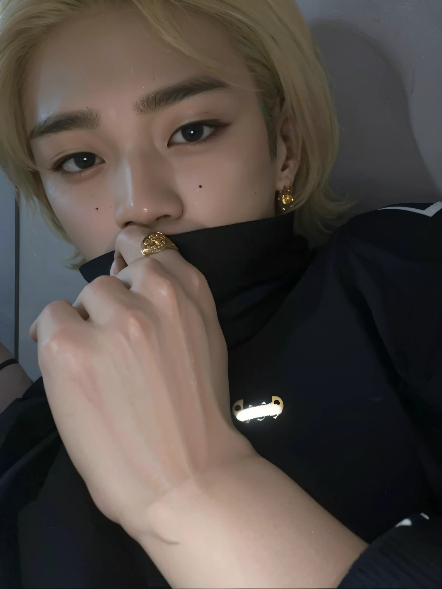 homem arafado com um anel no dedo e um anel no dedo, Hong junho hyung, hyung tae, Jinyoung Shin, Hsiao-ron, Jimin\the right eyelid is swollen, Jimin\the full lips, Jimin\o nariz grego, cai xukun, dez lee, taejune kim, imagem de qualidade muito baixa