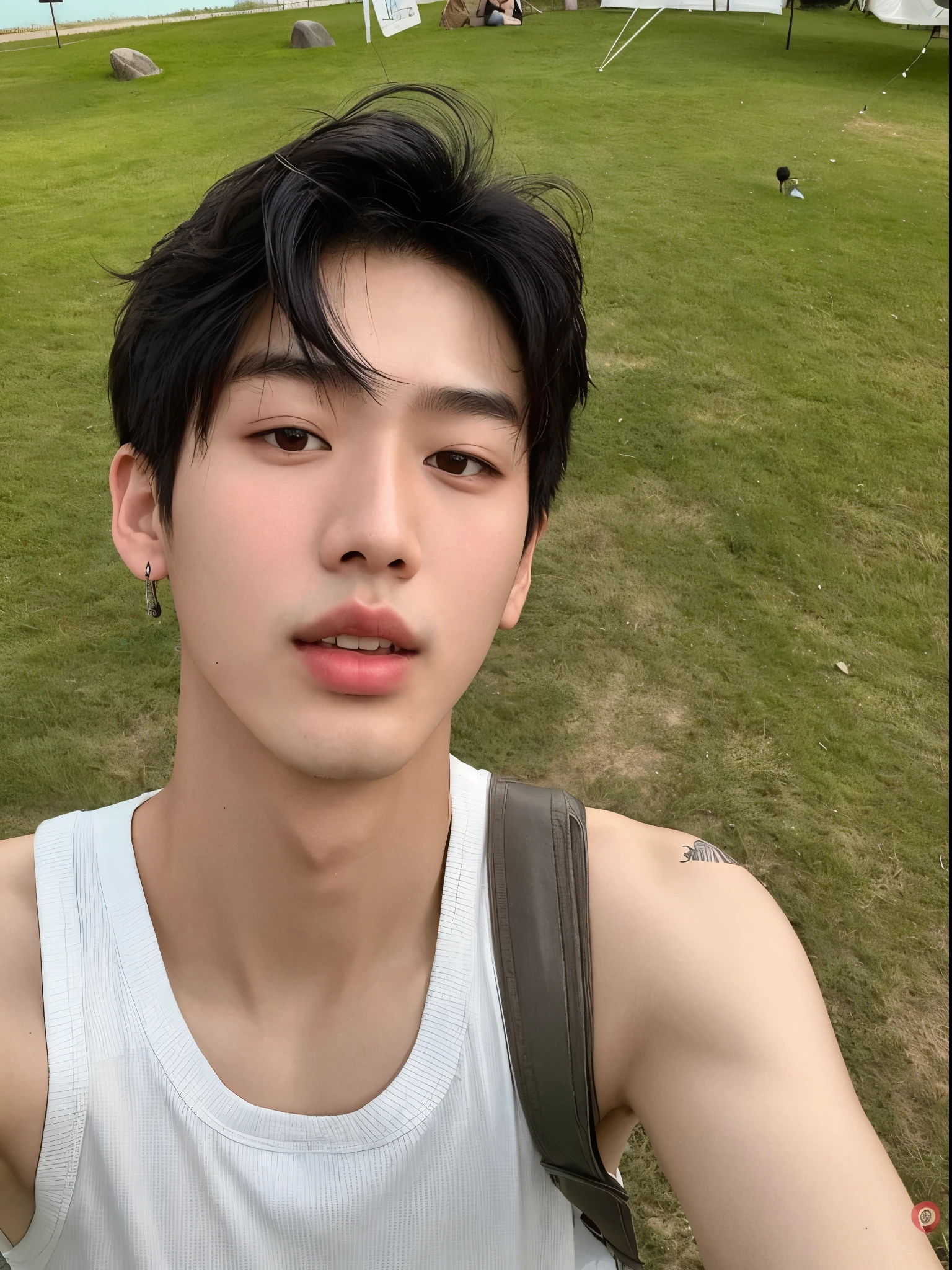There is a man who is taking a selfie in the grass, cai xukun, Jinyoung Shin, hombre surcoreano, kim doyoung, pintar ulzzang, hyung tae, 22 years, 27 years old, Siwoo Kim, 28 years old, yanjun chengt, TaeJune Kim, 23 years