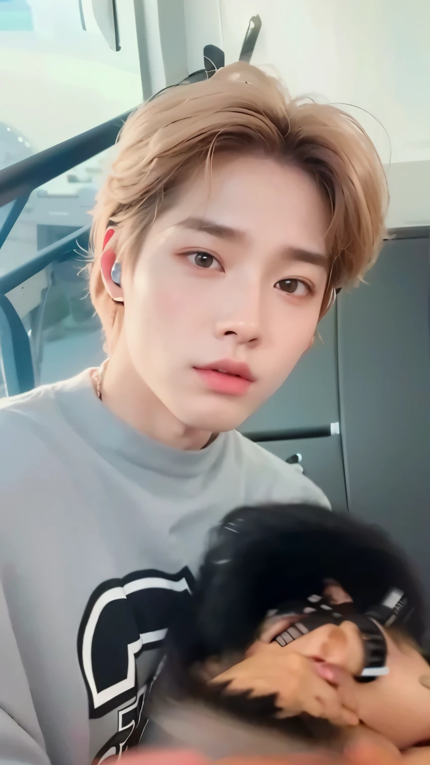 There's a ??? with headphones on and a pink sweater, ulzzang, Ulzzang masculino, Wan adorable cara coreana, Cai Xukun, kanliu666, Jinyoung Shin, Ruan lindo vtuber, Kim Doyoung, Chiho, e-chica, E - Chica, Jung Jaehyun, Jaeyeon Nam, Sakimichan