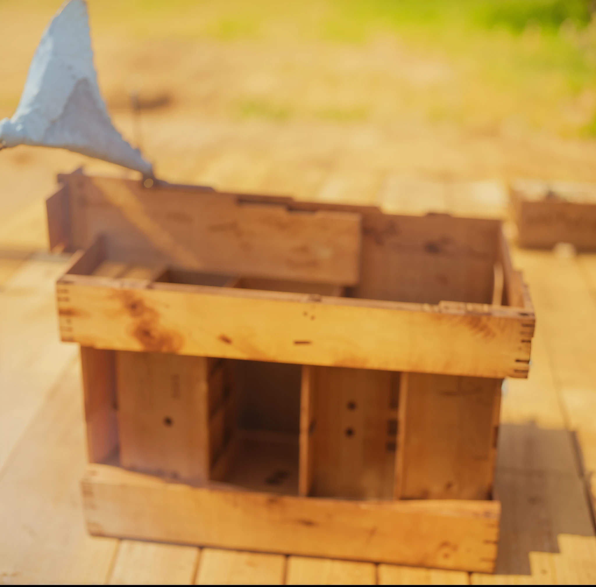 wooden crates,dust,普通的wooden crates,high quality, 4K, super actual, actual, Super details