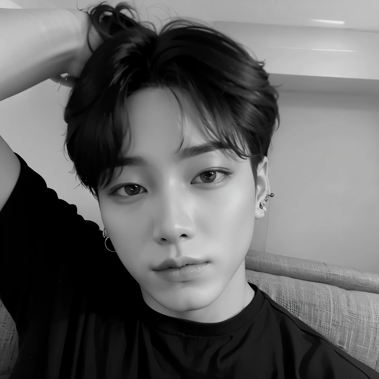 Man with a messy hair sitting on a sofa, Jungkook, Yoongi de cabelos pretos, Jimin\the right eyelid is swollen, ele tem 3 5 anos, he has an elongated head shape, hyung tae, taken at the beginning of 2020, adorable and pale korean face, com cabelos curtos, com o mesmo penteado, com seus longos cabelos pretos