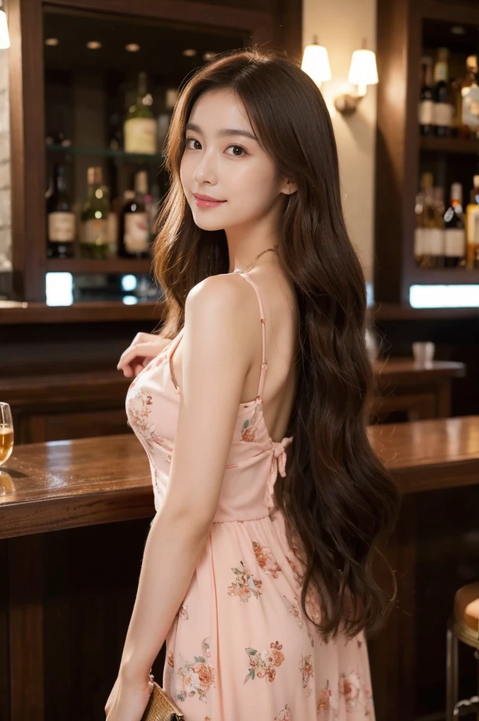 ((Masterpiece, Top image quality, high resolution、alone、shiny skin))(on the table, best quality, actual, super detailed, meticulous, high resolution, 8k wallpaper), Close-up portrait of a beautiful woman, Chariada, smiling, light brown messy hair, Perfect dynamic composition, 美丽meticulous的眼睛, Just like the cover of a fashion magazine, on campus