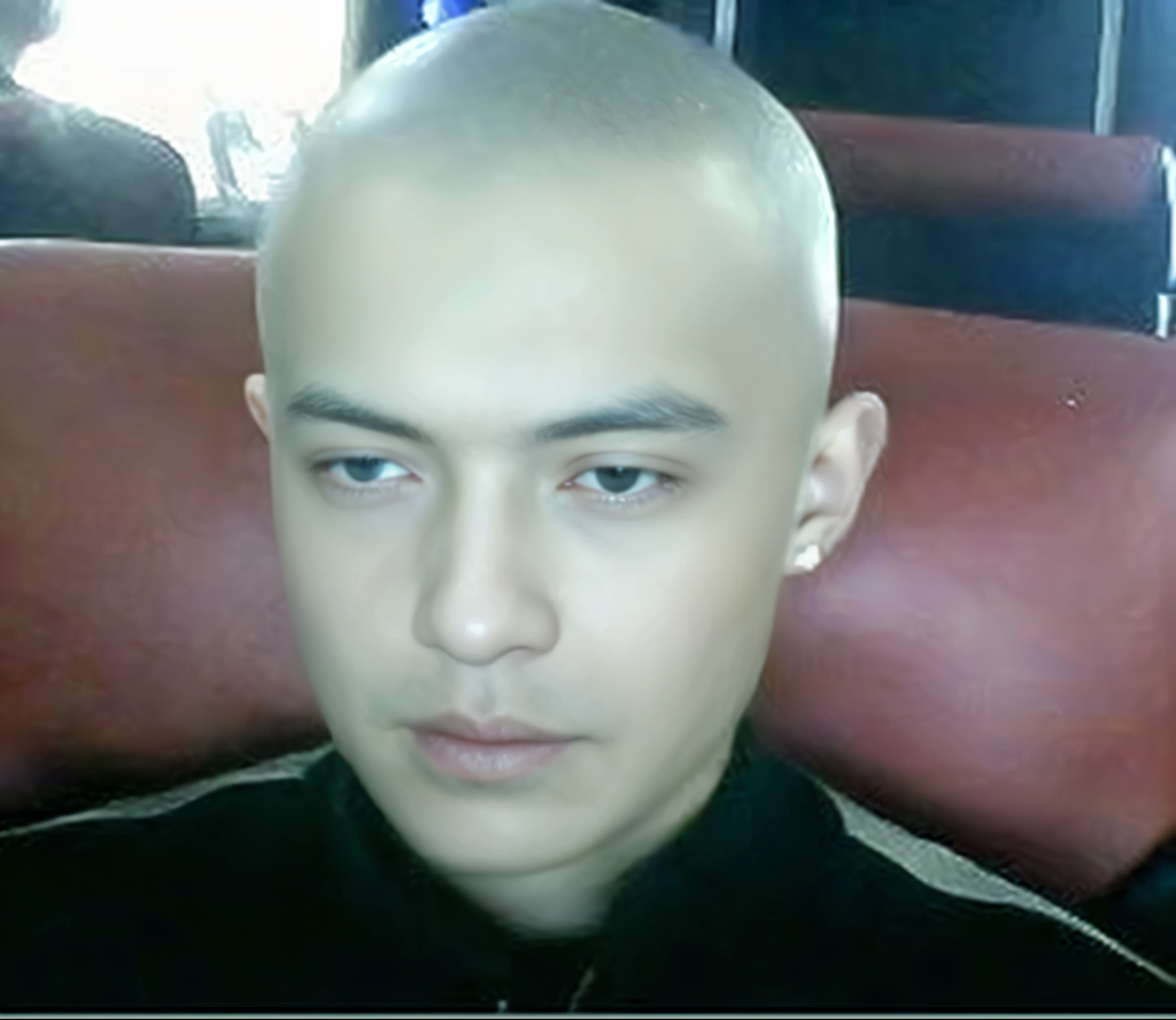 HD quality,Fix blur,Realistic skin texture,Male skin texture,Lens texture