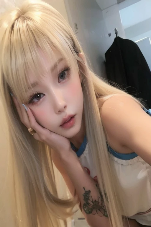 chica rubia con pelo largo y piercings posando para una foto, Lalisa Manobal, Lalisa Manoban de Blackpink, ulzzang, peinado de corte hime blanco, pelo largo y blanco y flequillo, muchacha coreana, chica anime en la vida real, el corte de hime, pelo largo y rubio y ojos grandes, bella delfina, pelo largo con flequillo completo, kpop girl, tattoo girl